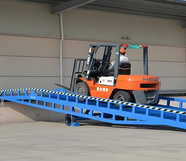 广昌移动式卸货平台（叉车用）